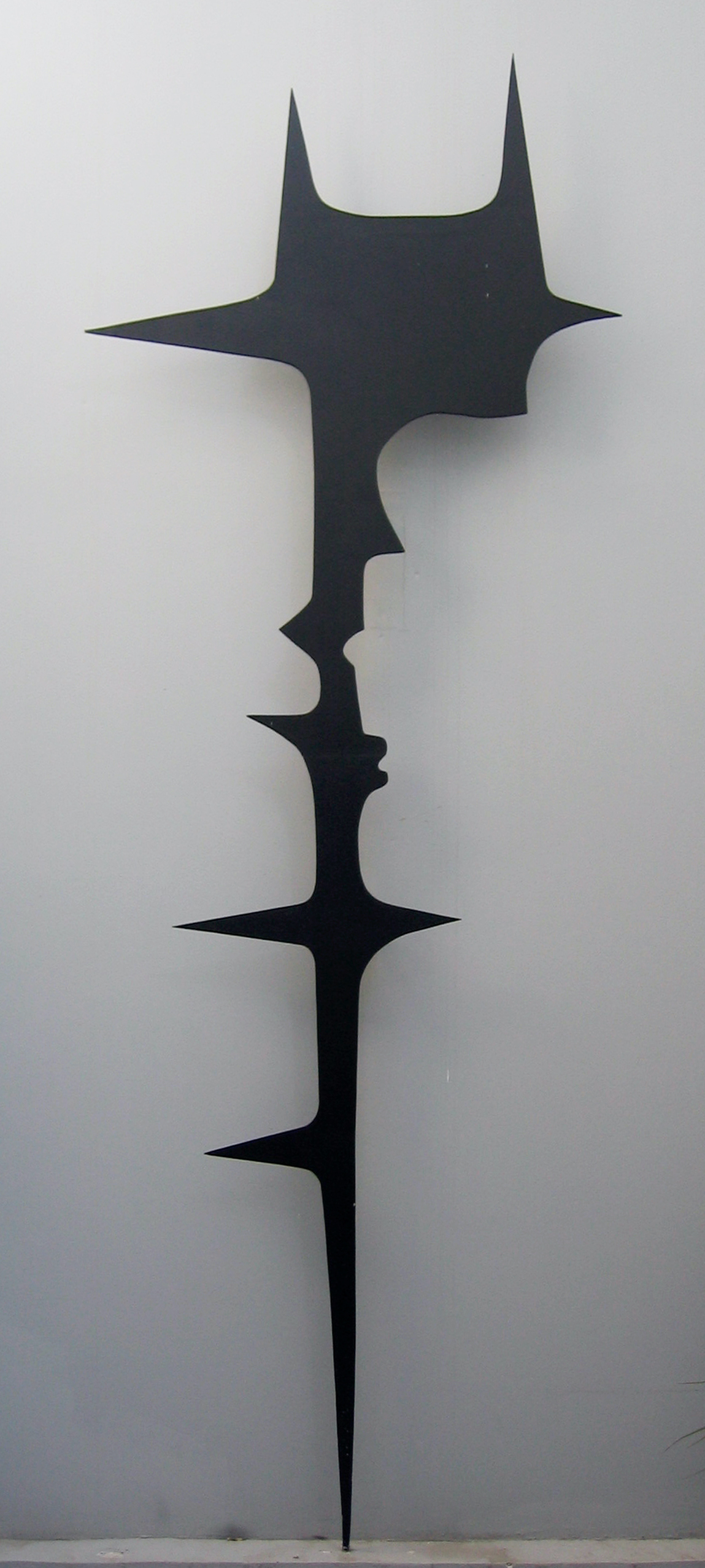 Άλεξ Μυλωνά, Η Γέννηση της Αφροδίτης, 1960, σφυρήλατος σίδηρος βαμμένος με μαύρο χρώμα, 350Χ90Χ15 εκ., MOMus-Μουσείο Άλεξ Μυλωνά